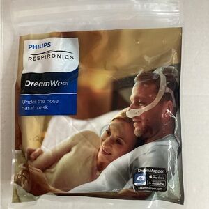 Philips  Respironics DreamWear under the nose nasal mask cushion new